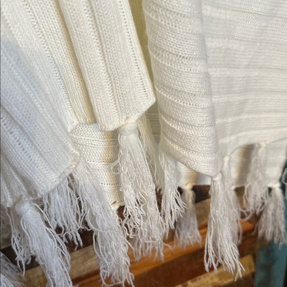 The Limited Cream Knit Cowl Neck Poncho with fringe hem layers winter - Picture 2 of 4